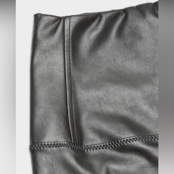 🆕 ARITZIA unreal leather pants/tights - Picture 8 of 9